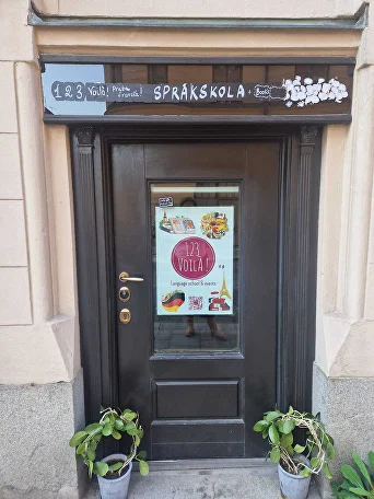 123 Voilà language school entrance